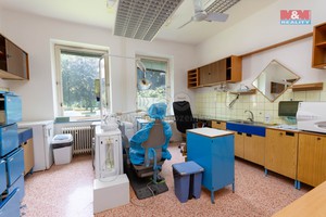 Prodej 4/5 dentálního střediska, 260 m2, Opava
