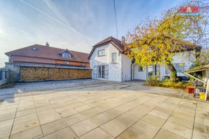 Prodej domu s kancelářemi a prodejnou, 215 m2, Zeleneč