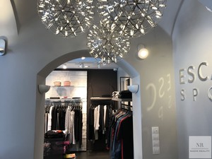 Prodej obchodní prostor 150m2, výloha, ulice Zámecký vrch, Karlovy Vary
