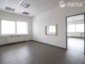 PRODEJ SKLADOVĚ-VÝROBNÍ HALY 1700 m2 S ADMINISTRATIVNÍ PŘÍSTABOU 400 m2