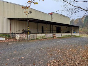 Průmyslové haly 4.526 m2 a pozemky o celkové výměře cca 15.000 m2