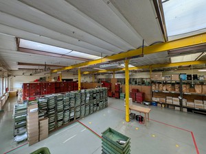 Skladovací objekt 3.000 m2 - sklady, dílny, expedice, kanceláře ve výborném stav