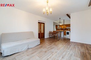 Prodej rodinného domu 269 m2 s komerčními prostory 362 m2, pozemek 1 023 m2, Hluboké Mašůvky