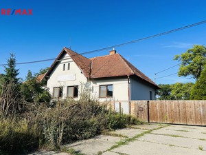 Prodej komerčního areálu s domem, 9.803 m2