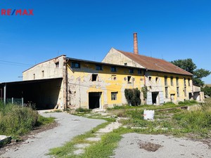 Prodej komerčního areálu s domem, 9.803 m2