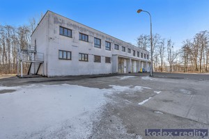 Budova k podnikání ve skladištní oblasti v Hradci Králové
