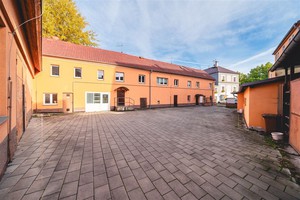Prodej komerčního víceúčelového areálu o užitné ploše 772 m2, pozemek 1035 m2, Vančurova, Karlovy Va