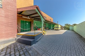 Prodej komerční nemovitosti 630 m2, pozemek 1 074 m2, Mochov