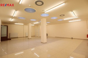 Prodej komerčního prostoru 100 m2 v centru lázeňské části Karlových Varů