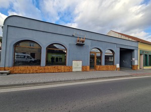 Prodej komerčních prostor o celkové výměře 1138m2, obec Ivančice, okres Brno-venkov.