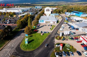 Obchodní prostor 1806 m2+ 50 parkovacích stání - prodej