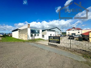 Skladové haly 2242 m2 s navazujícími pozemky 4158 m2 - Chodová Planá, ul. Nádražní