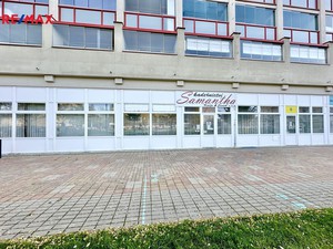 Prodej obchodních prostor v přízemí bytového domu - 288 m2, Kladno, nám. Jana Masaryka