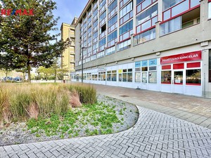 Prodej obchodních prostor v přízemí bytového domu - 288 m2, Kladno, nám. Jana Masaryka