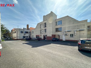 Prodej podílu 1/2 komerčního objektu, Dobříš
