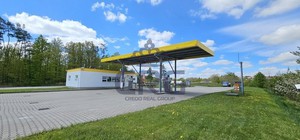 PRODEJ ČERPACÍ STANICE POHONNÝCH HMOT S ROZSÁLÝMI POZEMKY O CP 5.104 M2 VE VYSOKÝCH POPOVICÍCH, OKRE