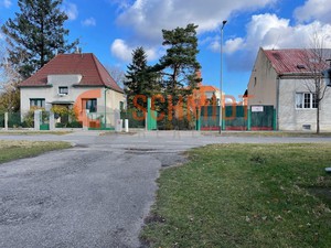 Nabízíme prodej budovy ve Staré Břeclavi, na vlastním pozemku. Zkolaudováno na autoservis, prodejnu