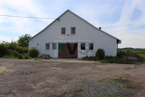 Prodej haly 1051 m2 a dalším pozemkem 9033 m2