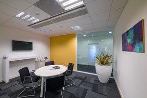 Zařízená kancelář pro 2-3 osoby, Prague River Garden