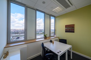 Zařízená kancelář pro 2-3 osoby, Prague River Garden