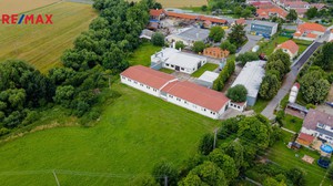 Prodej pozemků, výrobních a skladovacích hal a pozemku 15.879 m2 na FVE v Lesné u Znojma