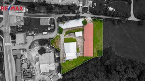 Prodej pozemků, výrobních a skladovacích hal a pozemku 15.879 m2 na FVE v Lesné u Znojma