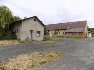 Prodej zemědělských budov 894 m2 a pozemků 0,9 ha
