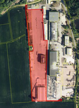 Dvě haly, garáže a zpevněné pozemky - prodávaná plocha 23838 m2