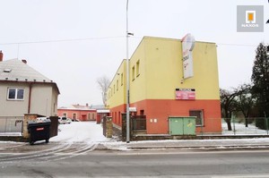 Průmyslový areál na pozemcích 10.443 m2, celkem 4.100 m2 užitných ploch, ul. Duk