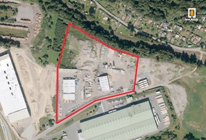 Obchodně - průmyslový areál staveb. a obch. spol., na pozemcích 19.599 m2, ul. T