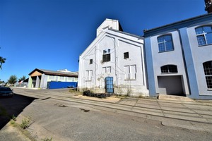 Prodej komerčního objektu s užitnou plochou 1 200 m2, Kostelec nad Labem, ul. Neratovická