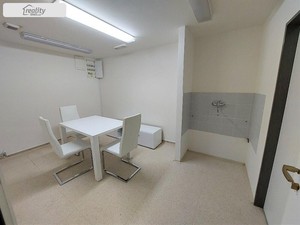Prodej obchodního prostoru 68 m2